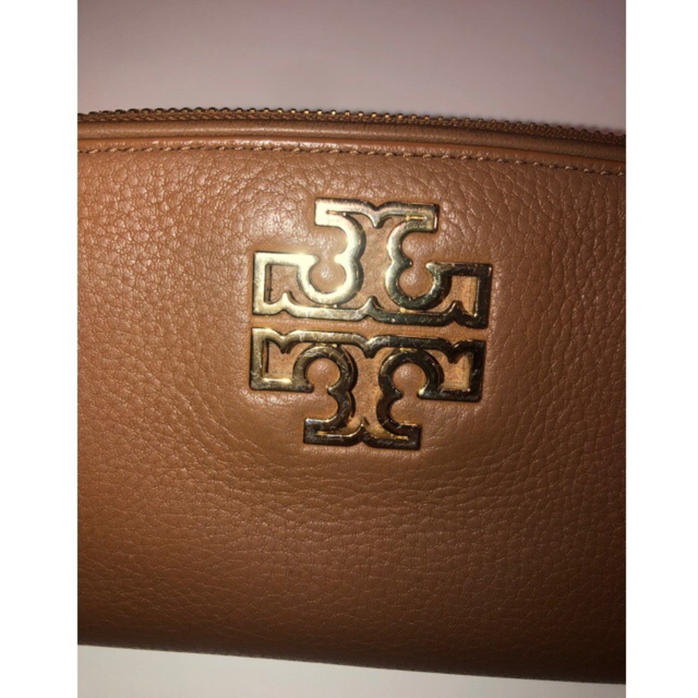 Tory Burch Zipper Wallet - Picture 2 of 5